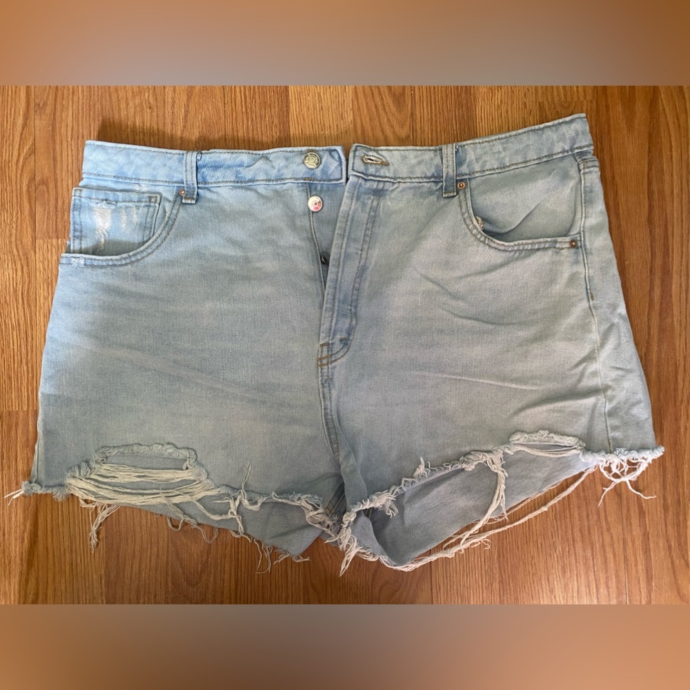 Light Denim shorts - WILD FABLE - size 18